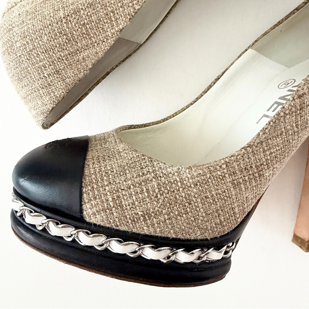 CHANEL | Beige Tweed & Black Cap Toe Platform Pumps with Chain Detail EU 37 - Picture 6 of 16